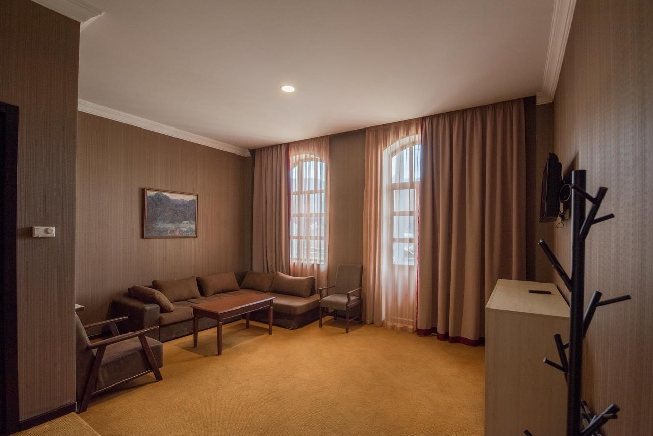 Hotel Rikhe Monika Tbilisi Ngoại thất bức ảnh
